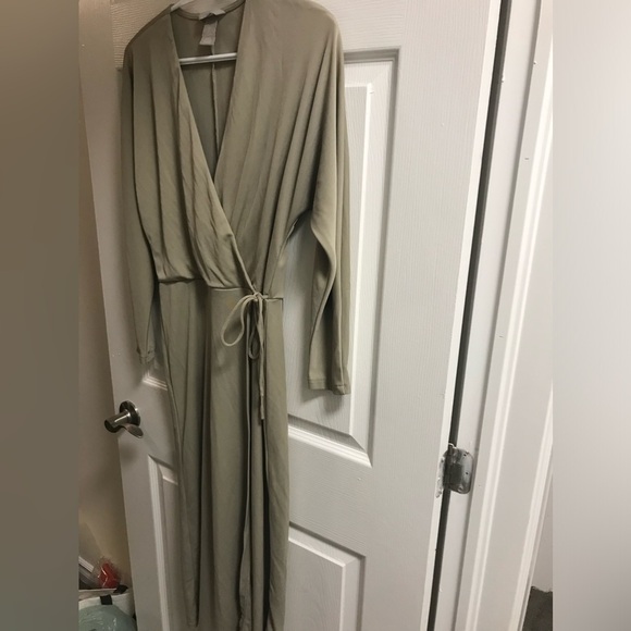 H&M Midi Wrap Dress in Tan, Size S - Picture 1 of 3